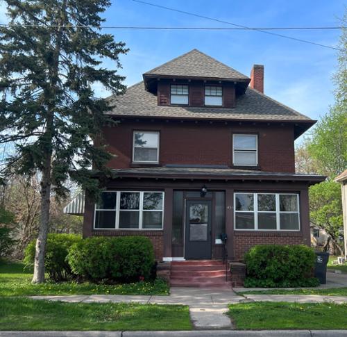 This home is located conveniently off west 7th near Saint Paul Hazelden.  It is home to 6 amazing women in recovery. 4 singles and one double room.  
Lodging fees: $900
